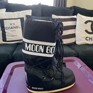 Moon boots
